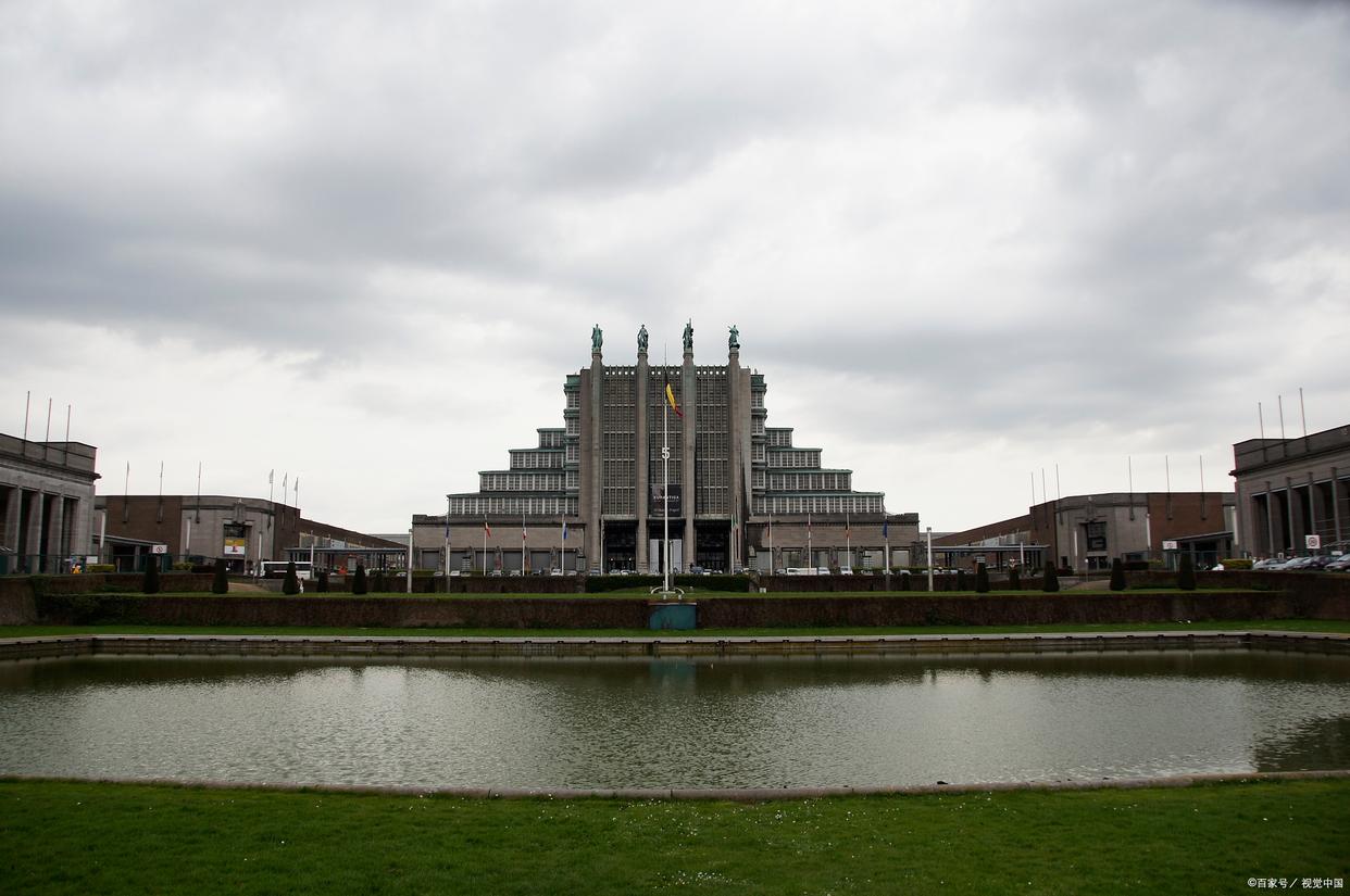 中国大学的现实是:大学层次越低,上课越多,学生读书越少