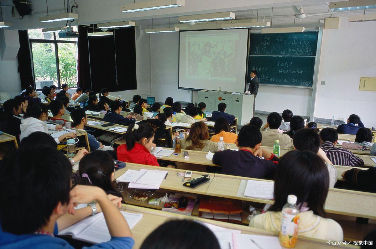 中国大学的现实是:大学层次越低,上课越多,学生读书越少