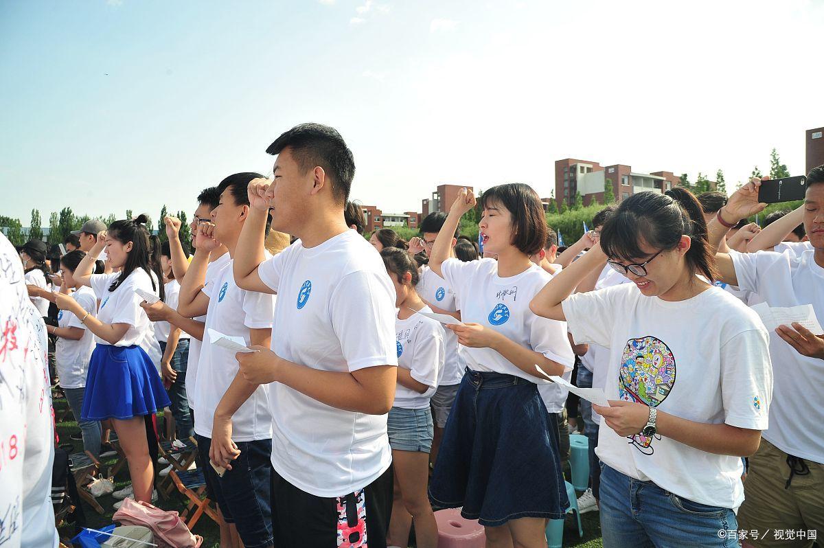 中国大学的现实是:大学层次越低,上课越多,学生读书越少